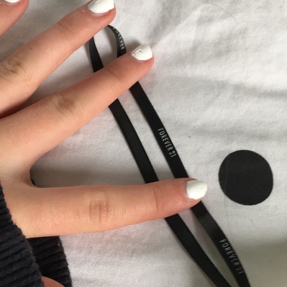 I’m selling a forever 21 lemon top - Picture 5 of 5